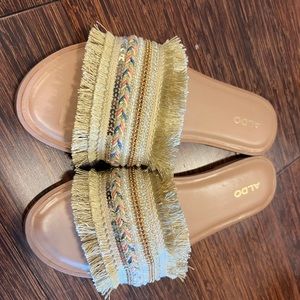 Brand new Bohemia style sandle.Best match with kinds of beautiful dresses.nobox